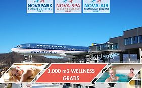 NOVAPARK Flugzeughotel Graz Exterior photo
